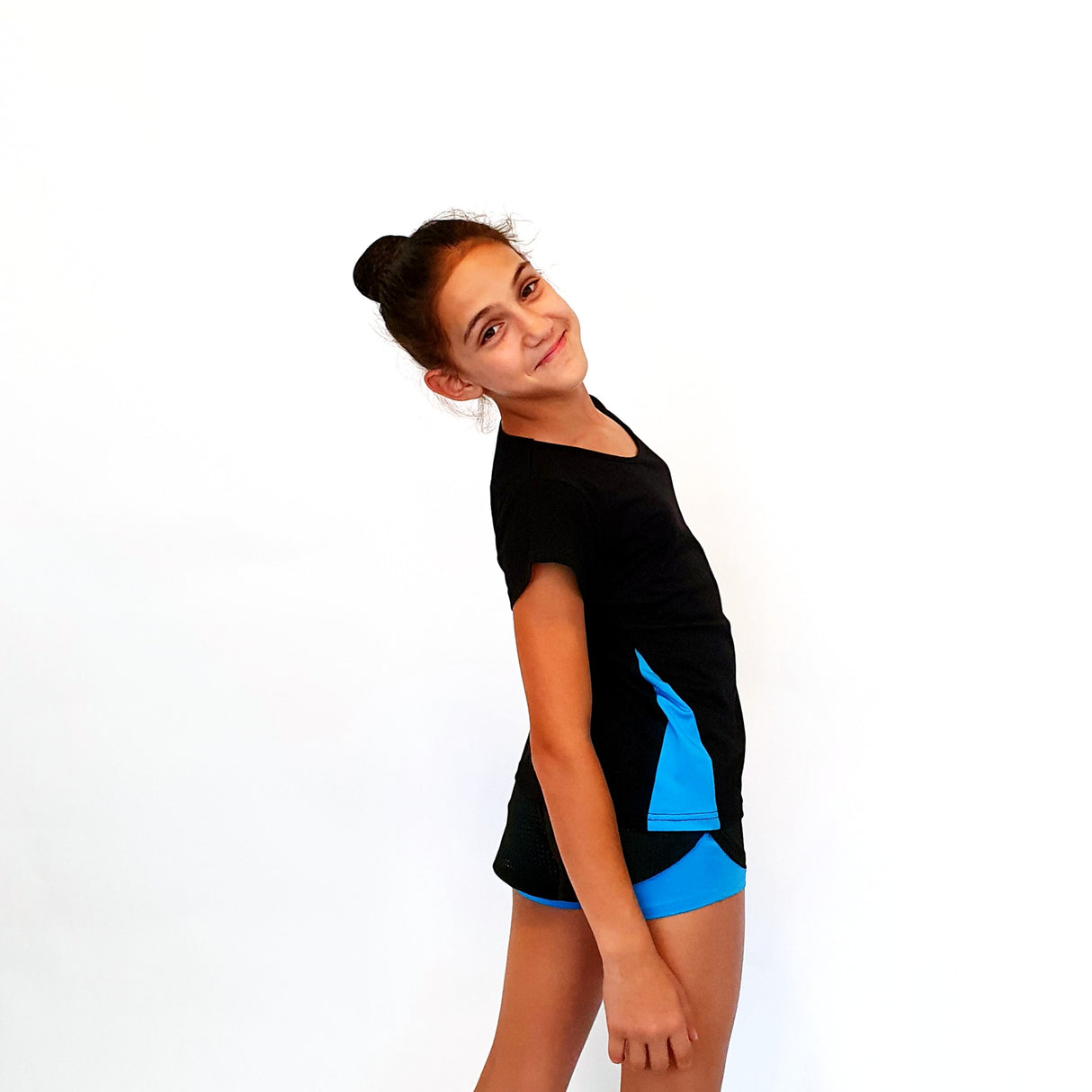 ---NEW---
• חולצה צד צבעוני מבד נמתח ונעים למגע, מתאימה להתעמלות, ריקוד ואקרובטיקה דרימס ג'ימנסטיקס