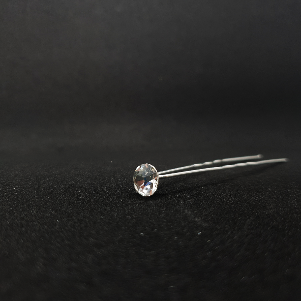 סיכת סבתא משובצת אבנים לתחרות, הופעה או אירוע חגיגי