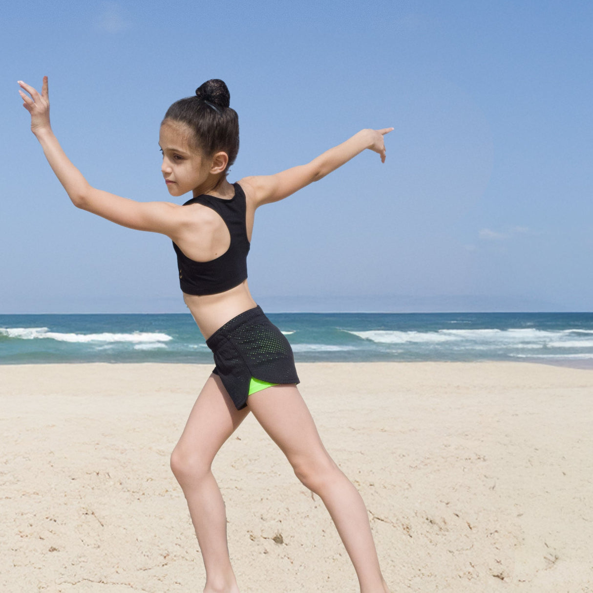 שורטים כפולים DoubleDream Net שתי שכבות עשויים מבד נושם וגמיש לנוחות ותנועה בחוגי התעמלות ואקרובטיקה צהוב דרימס ג'ימנסטיקס