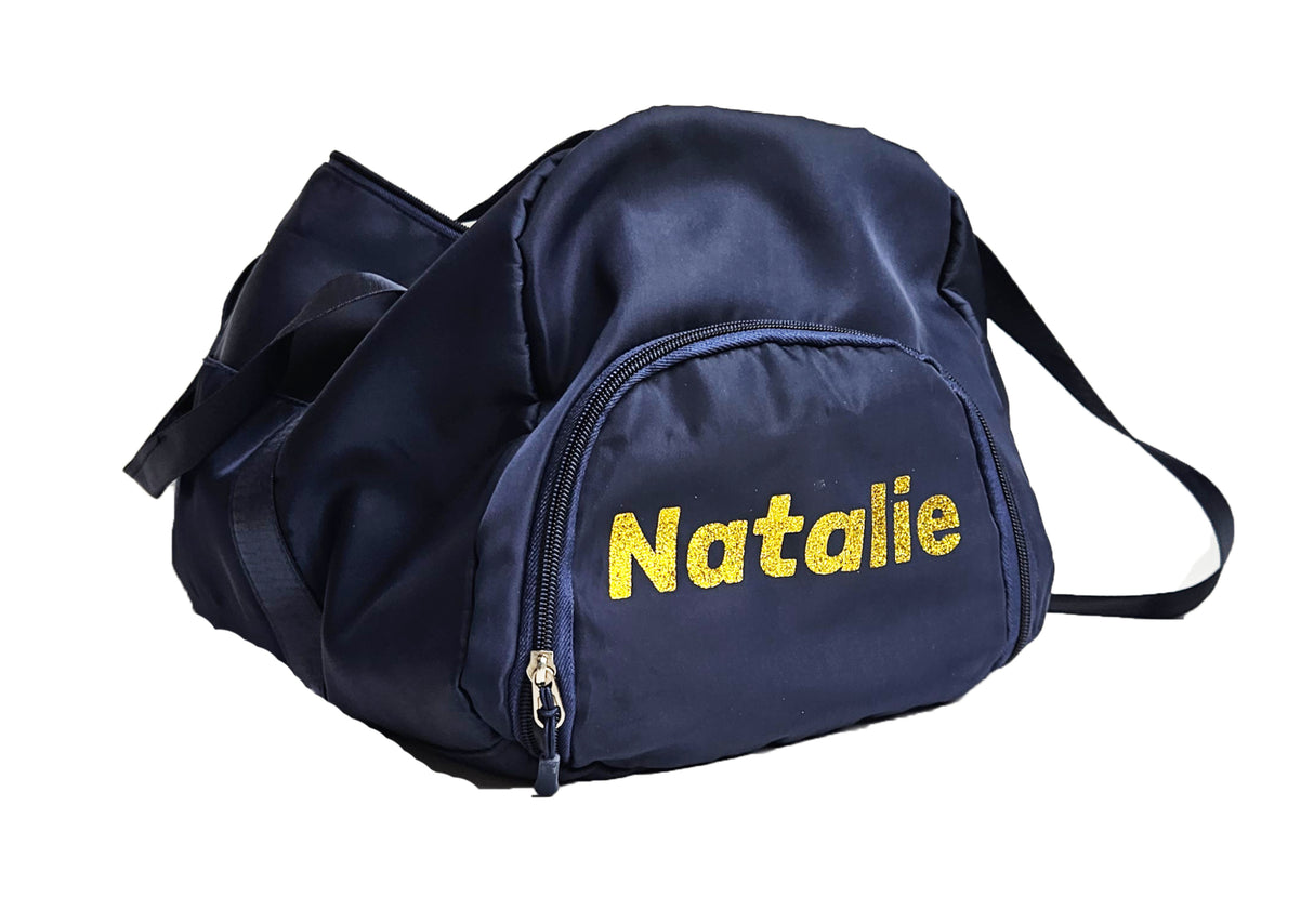 ---NEW---
• תיק ספורט מבד ניילון עמיד עם שם מודפס באיכות גבוהה שירותי מיתוג מוצרים דרימס ג'ימנסטיקס