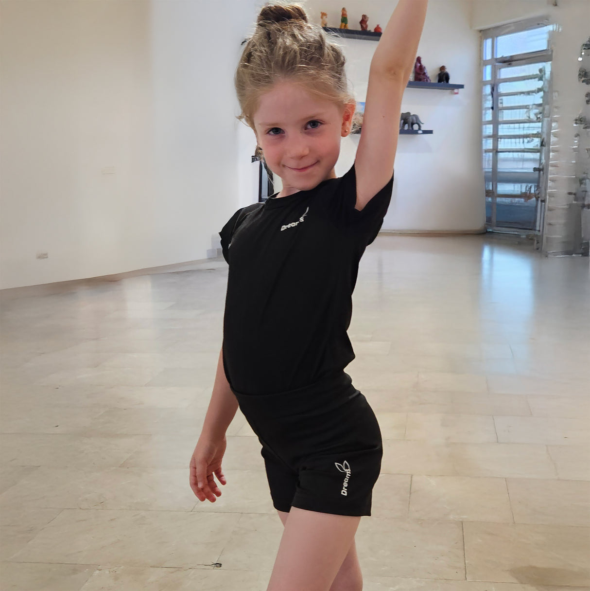 שורט לייקרה