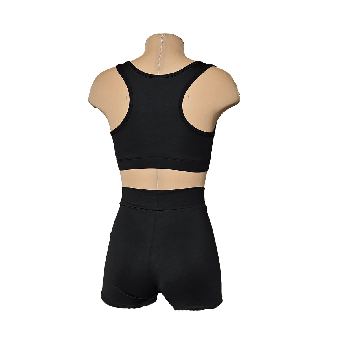 גוזיית ספורט בצבע שחור עשויה לייקרה ספורט אלסטית לנוחות ותנועה להתעמלות, אקרובטיקה ומחול. מבית דרימס ג'ימנסטיקס