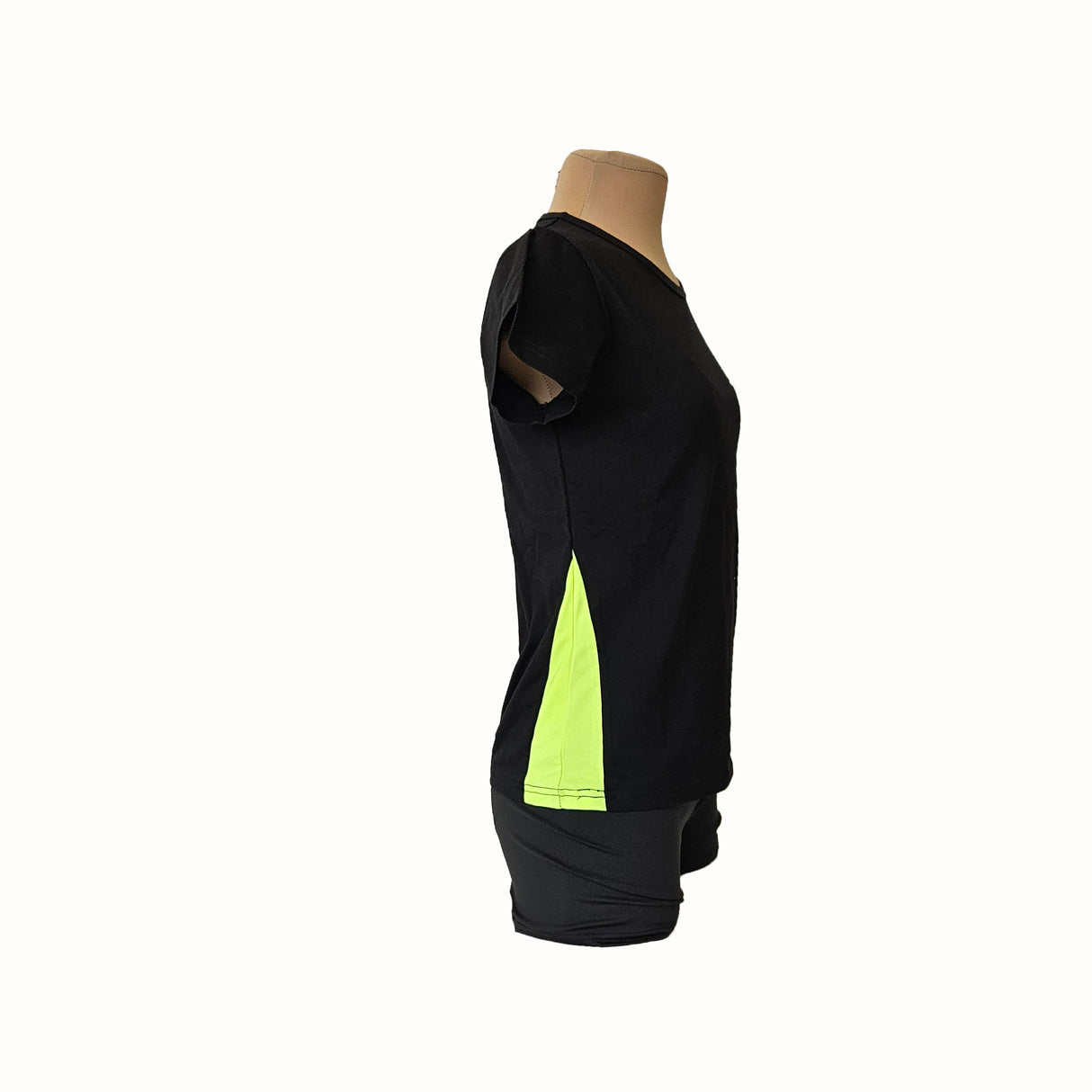 ---NEW---
• חולצה שרוול קצר גזרה צמודה מבד נמתח ונעים למגע עם הדגשה בצד בצבע זוהר, מתאימה להתעמלות וריקוד דרימס ג'ימנסטיקס