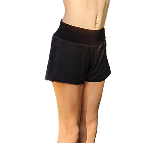 שורטים כפולים DoubleDream בצבע שחור עשויים מבד נושם וגמיש כותנה לנוחות ותנועה להתעמלות, אקרובטיקה ומחול. מבית דרימס ג'ימנסטיקס