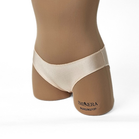  תחתוני צבע גוף משי Dreams עשויים בד משי בגוון בז׳ חלק ונוח להתעמלות, אקרובטיקה ומחול. מבית דרימס ג'ימנסטיקס