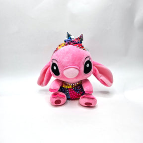 • בובה מתעמלת סטיץ' ורוד, לבושה בבגד מנצנץ, מתנה מושלמת למתעמלת דרימס ג'ימנסטיקס