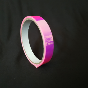 סרט עטיפה לחישוק הסידרה ההולוגרפית בצבע משתנה. אורך 33 מטר, רוחב 1.5 סמ', מתאים לעטיפה של שני חישוקים מלאים. להתעמלות אומנותית, קרקס, חוגים. מבית דרימס ג'ימנסטיקס